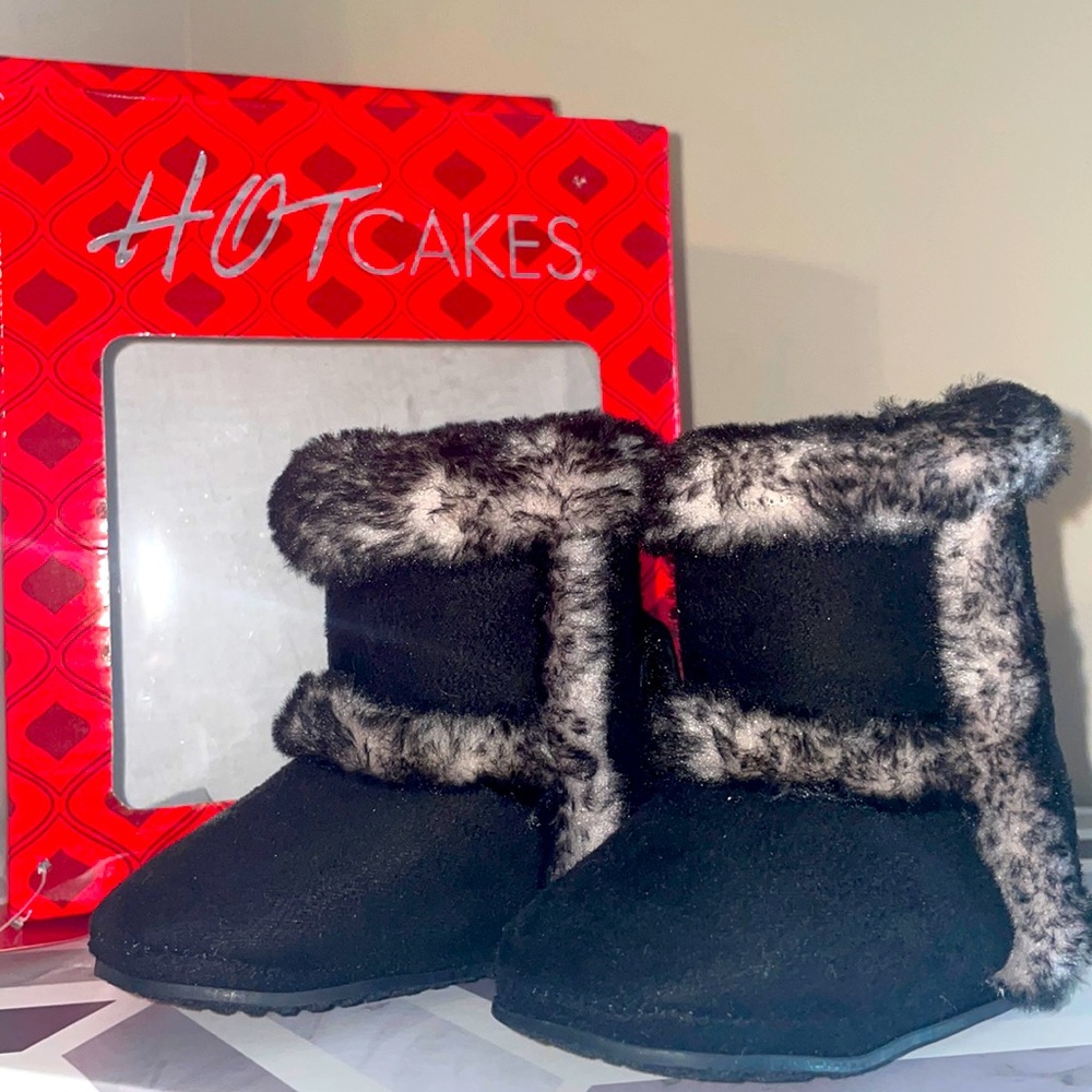 NWT Boots With the Fur Infant Size 1